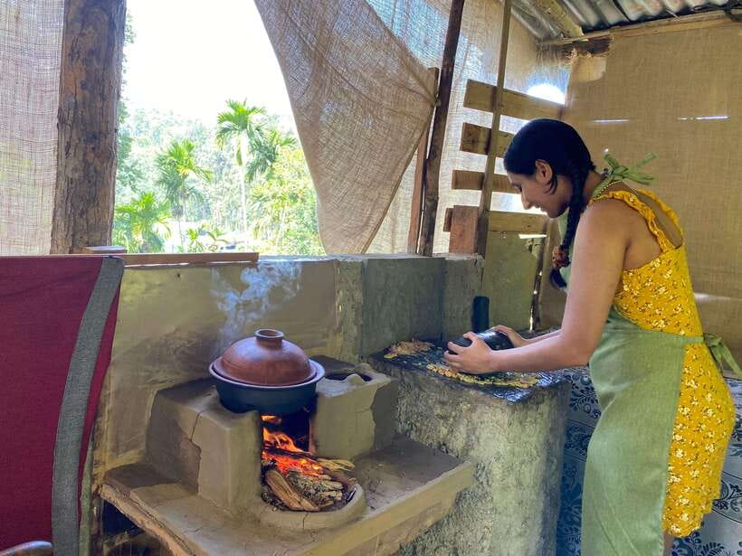 Ella Sri Lanka : Mom's Kitchen Cooking class - A family kitchen above Ella