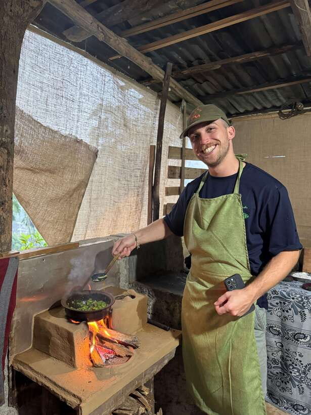 Ella Sri Lanka : Mom's Kitchen Cooking class - The best part: traditional tools and simple methods