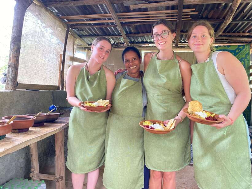 Ella Sri Lanka : Mom's Kitchen Cooking class - Kamala and Irosha make the class easy to follow