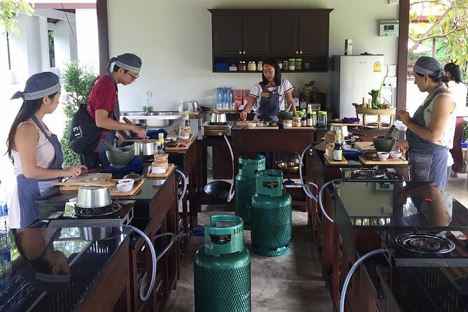 Evening Cooking Class in Traditional Pavilion with Beautiful Garden - Chiang Mai - Cooking at your own station