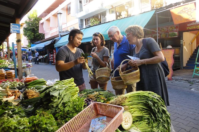 Evening Thai cooking class - Starting with Thai ingredients at Kad Kom Market