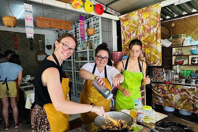 Evening Thai cooking class - Pickup, meeting point, and cancellation details