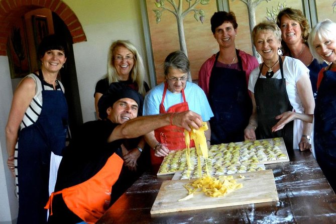 Exclusive Cooking Lessons in Tuscany with a Professional Chef - The four-hour rhythm, from Prosecco to dessert