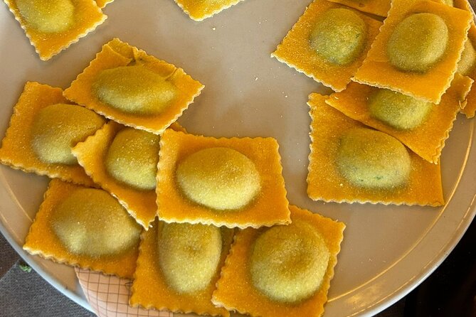 Fettuccine Pasta Cooking Class in Rome City Center - Choosing the sauce for your finished dish