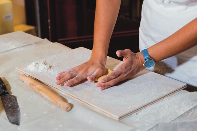 Fettuccine, Ravioli, and Tiramisu Cooking Class in Rome - Folding ricotta and spinach ravioli