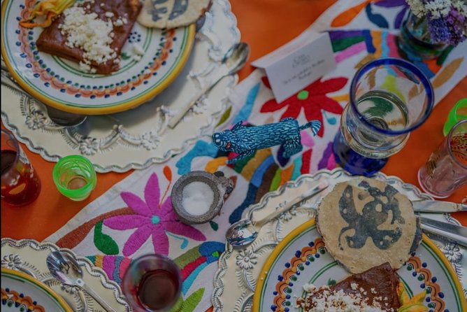 Flavors of Oaxaca: Cooking Class with No Set Menu and Local Market Tour - Drinks, atmosphere, and the role of the instructor