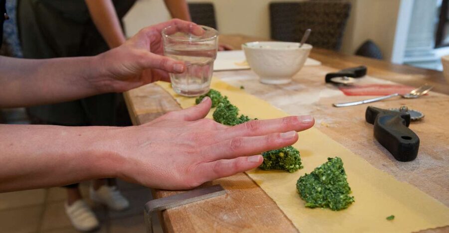 Florence: Authentic Pasta Making Class - Meeting at the fountain in the square
