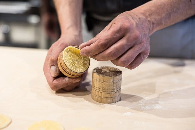 Florence: Cooking Class Pasta & Tiramisu Making Unlimited Wine - Why the social side matters in Florence