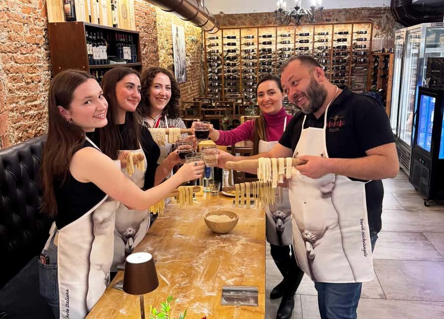 Florence Cooking Class: Ravioli & Pasta & Wine + Gift Apron - What the $58 price really includes