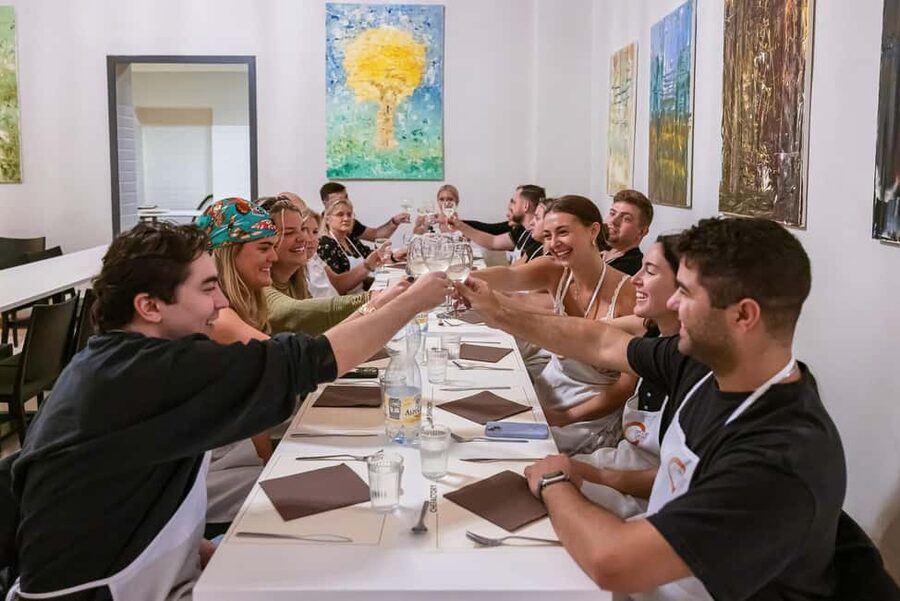 Florence: Handmade Pasta & Dessert Class with Unlimited Wine - Booking advice for a better afternoon