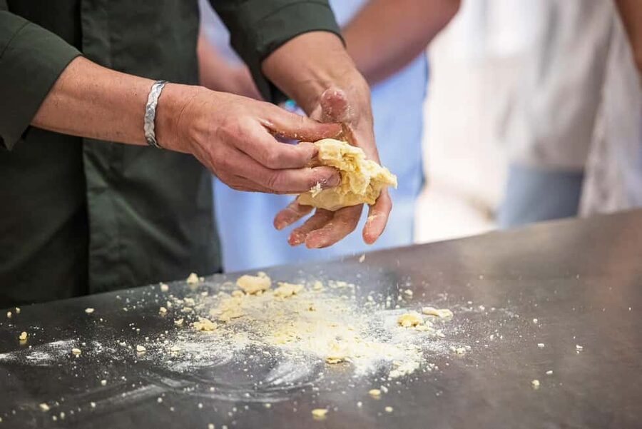 Florence: Handmade Pasta & Dessert Class with Unlimited Wine - Tuscan wine, Florence street food, and the optional longer day