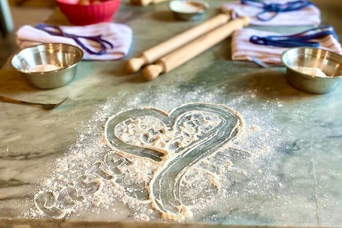 Florence: Pasta & Tiramisu Cooking Class with Unlimited Wine - Who should book this class?