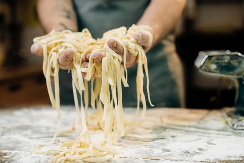 Florence: Tuscan cooking class with handmade pasta and wine - A cooking class in the middle of Florence