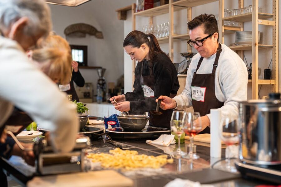 Garda: Cooking Class with Dessert - Who should book this experience?