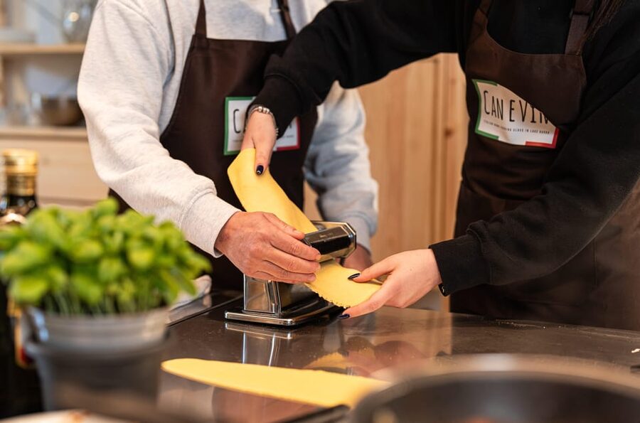 Garda: Cooking Class with Dessert - Meeting the chef and getting started