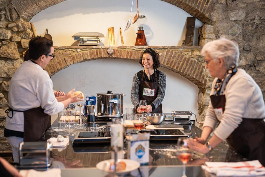 Garda: Cooking Class with Dessert - Arriving at the wooden door in Garda