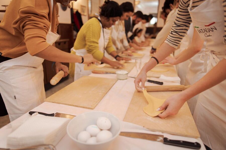 Gelato and Pasta Cooking Class in Rome - Piazza Navona - Who should book this experience?