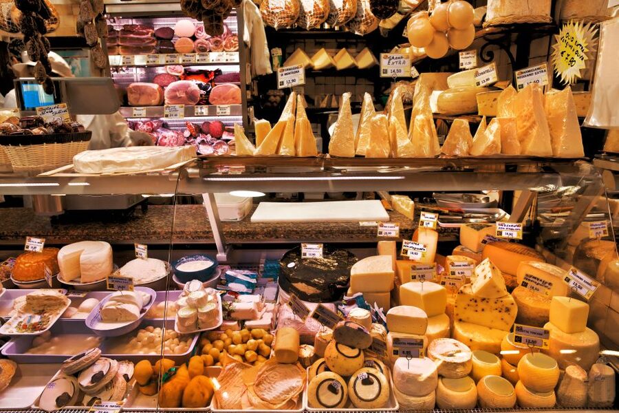 Genoa: Market and Cooking Class at a Local's home - The home setting and the human side of the lesson