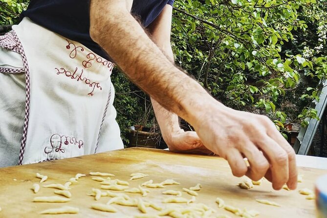 Genoese cooking lesson in the with lunch in the terrace - Lunch beneath grapevines