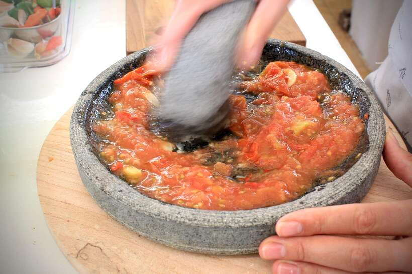 Gili air: Kaktus traditional cooking class - Preparing nasi goreng and chicken rendang