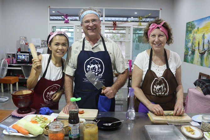 Half Day Morning Cooking Class with Market Tour in Chiang Mai - The instructors make the difference
