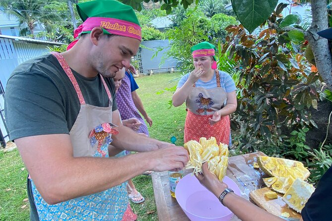 Half day Thai cooking Class + Market tour+Garden tour - Eating your own Thai meal