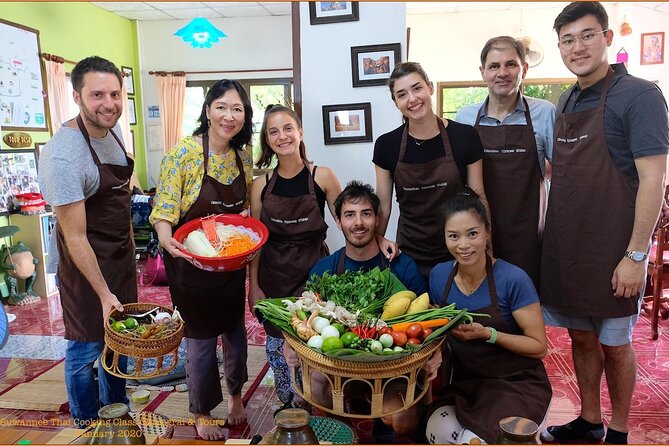 Half-Day Thai Cooking Class with organic ingredients - Shopping for organic ingredients at the market