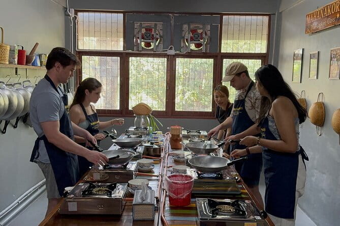 Hands-On Thai Cooking Class Bangkok with Local Chef (Small Group) - Meeting Chef Joyce and learning the Thai flavor balance
