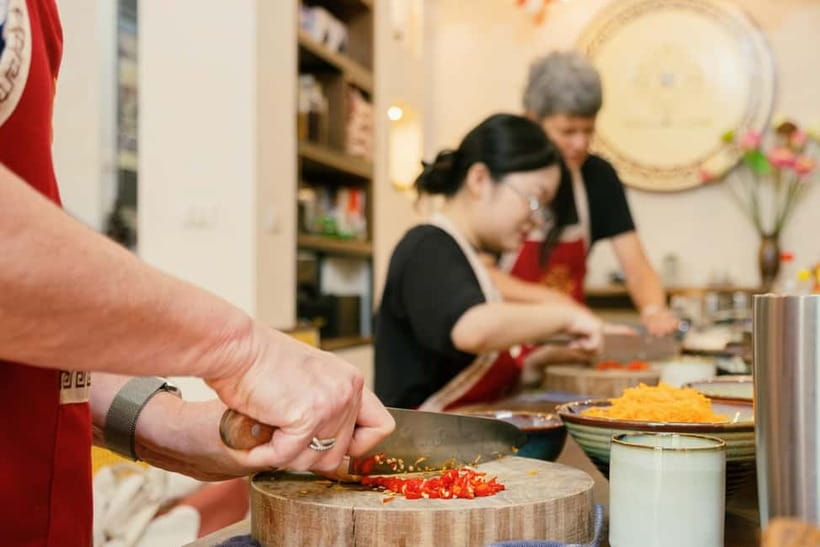 Hanoi Cooking Class: Market Tour, Free Recipe & Beverages - Practical details that can affect your day