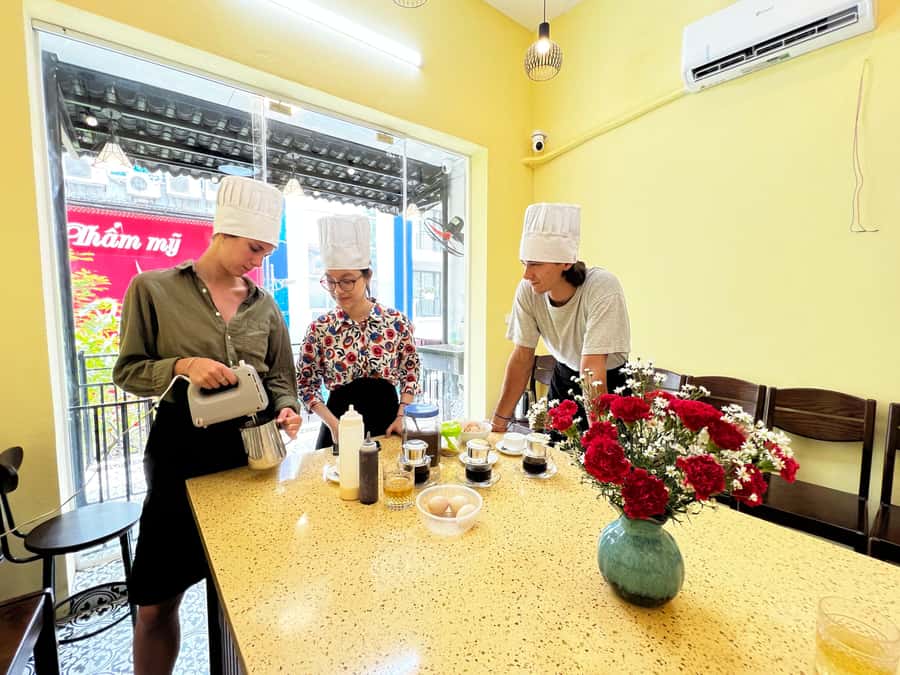 Hanoi: Maya Traditional Cooking Class & Market Tour - The guides make the difference