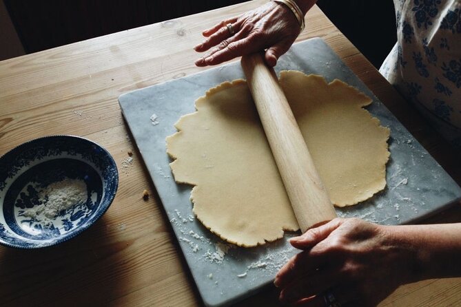 Heraklion: Cretan private cooking lesson with lunch in Arolithos - Learning by doing, not just watching