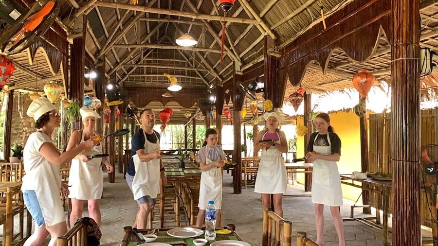 Hoi An: Authentic Cooking class in organic Herb Village - What the family atmosphere adds