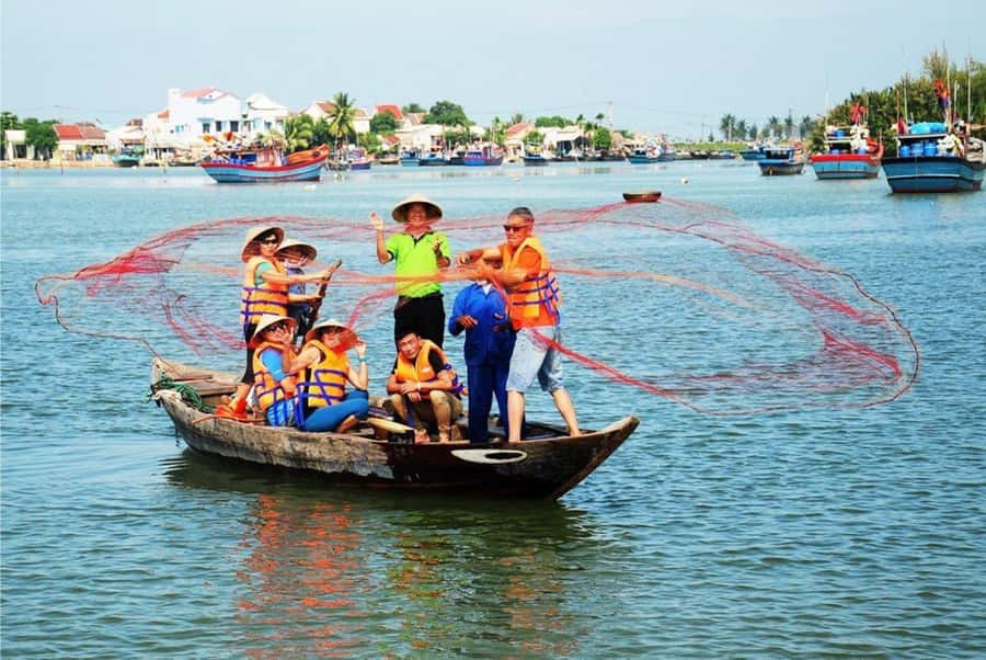 Hoi An: Basket Boat with Lantern-Making & Cooking Class Tour - Who should book this Hoi An experience?
