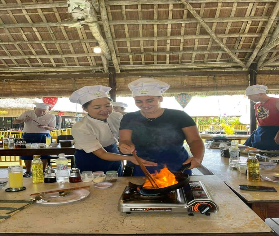 Hoi An: Bay Mau Cooking Class w/ Market & Basket Boat Option - Guide quality and group feel