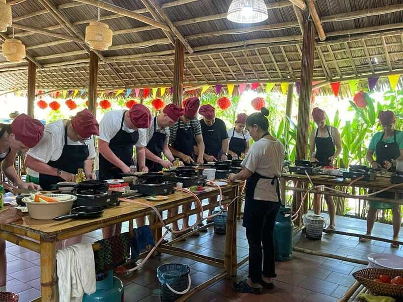 Hoi An: Cooking Class, Crab Fishing-Basket Boat, Market Tour - Who should book this activity?