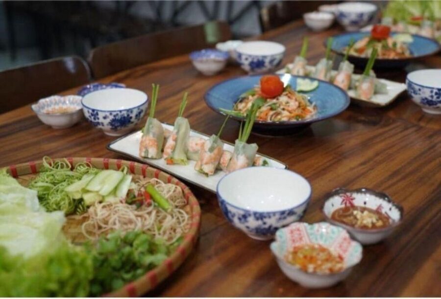 Hoi An: Cooking Class, Local Market & Basket Boat Experience - A welcome drink before the cooking begins