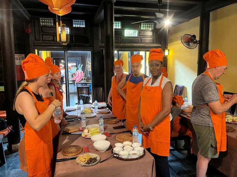 Hoi An: Cooking Class with Exploring Hoi An Market - Choosing ingredients for the kitchen