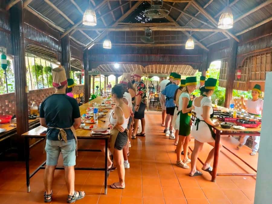 Hoi An / Da Nang: Lantern, Basket Boat & Cooking Class - Cooking four Vietnamese dishes for lunch