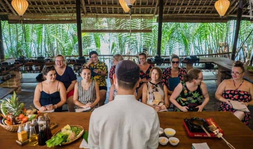 Hoi An: Eco Cooking Class with Market Trip and Basket Boat - The small-group advantage