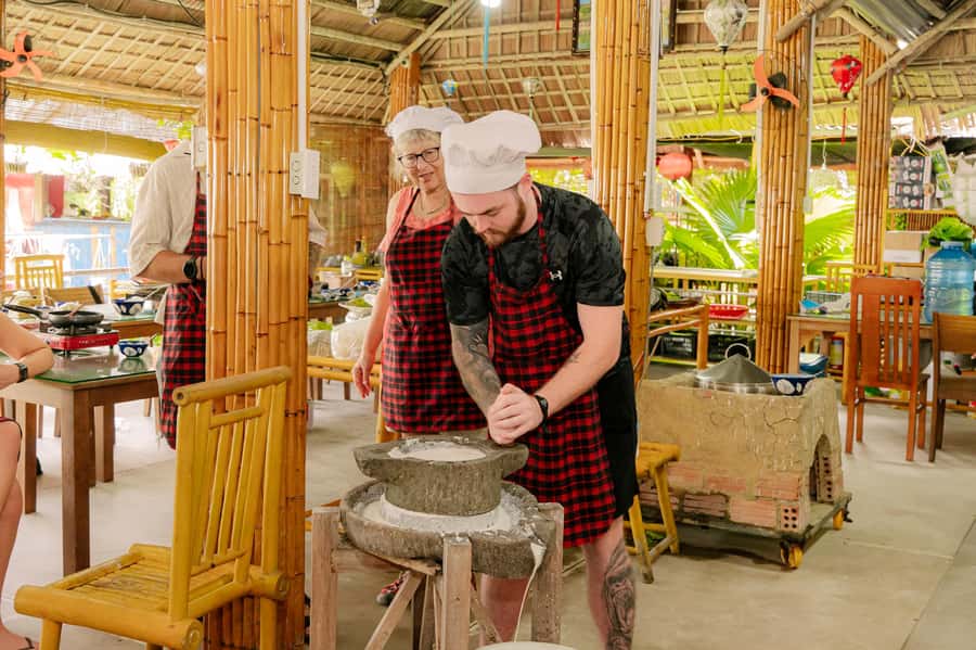 Hoi An: Market Experience with Optional Fishing and Cooking - Crab fishing, net casting, and local performances