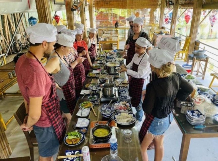 Hoi An: Vegetarian Cooking Class w Local Family and transfer - Four dishes, explained step by step