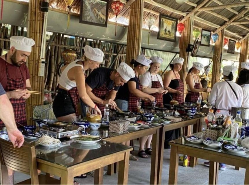 Hoi An: Vegetarian Cooking Class w Local Family and transfer - Vegetarian cooking in a mixed group