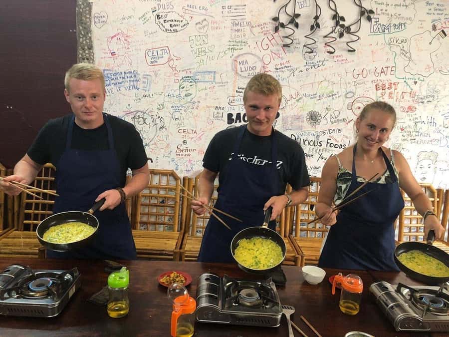 Hue: Home Vegan/Vegetarian Cooking Class with Local Girl - Practical advice for a smoother visit