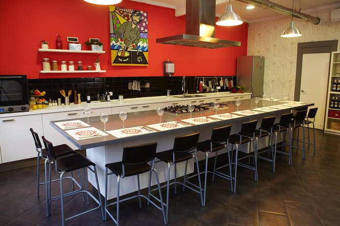 Interactive Paella & Market: Bottomless Wine & Rambla Views - Who should book this class?