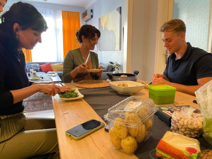 Istanbul: Vegan/Vegetarian Cooking Class with Locals at Home - Entering a Local Home Near Taksim