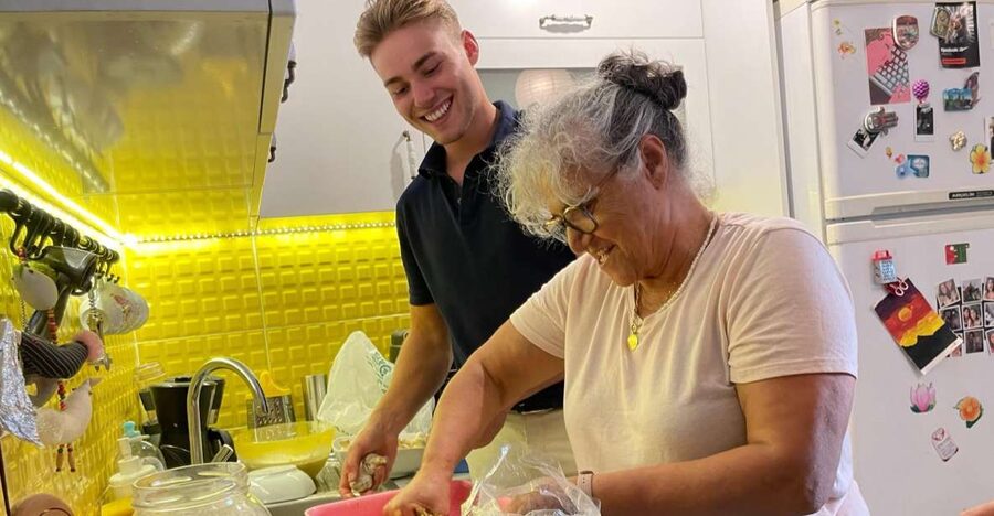 Istanbul: Vegan/Vegetarian Cooking Class with Locals at Home - Tea, Conversation, and Rojda’s Istanbul