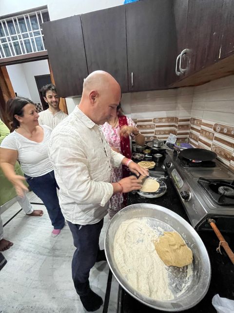 Jaipur: Cooking class at the host family's house for 3 hours - A Family Meal at the End