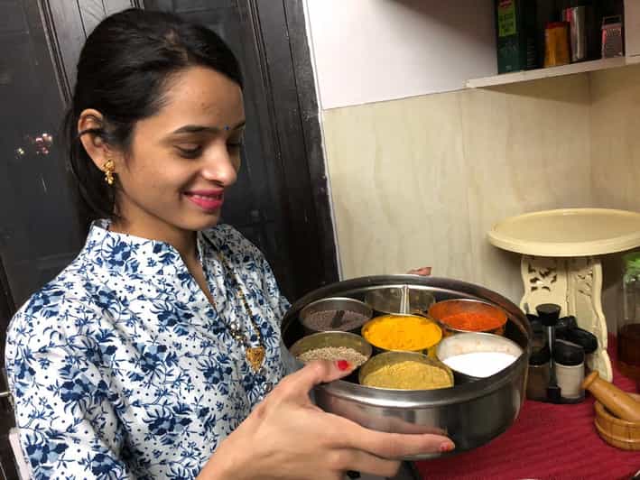 Jaipur: Interactive Cooking Class with a Local Family - Making chapatis and vegetable curry by hand