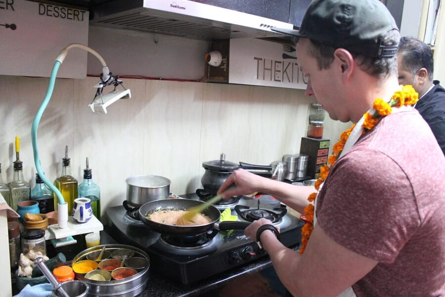 Jaipur: Interactive Cooking Class with a Local Family - Arrival, welcome drinks, and the spice lesson