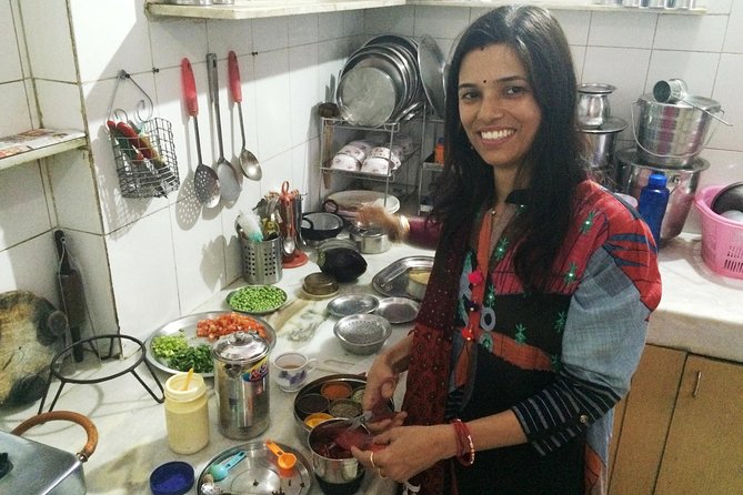 Jaipur Market Tour & Vegetarian Rajasthani Home Cooking Class - Key points at a glance